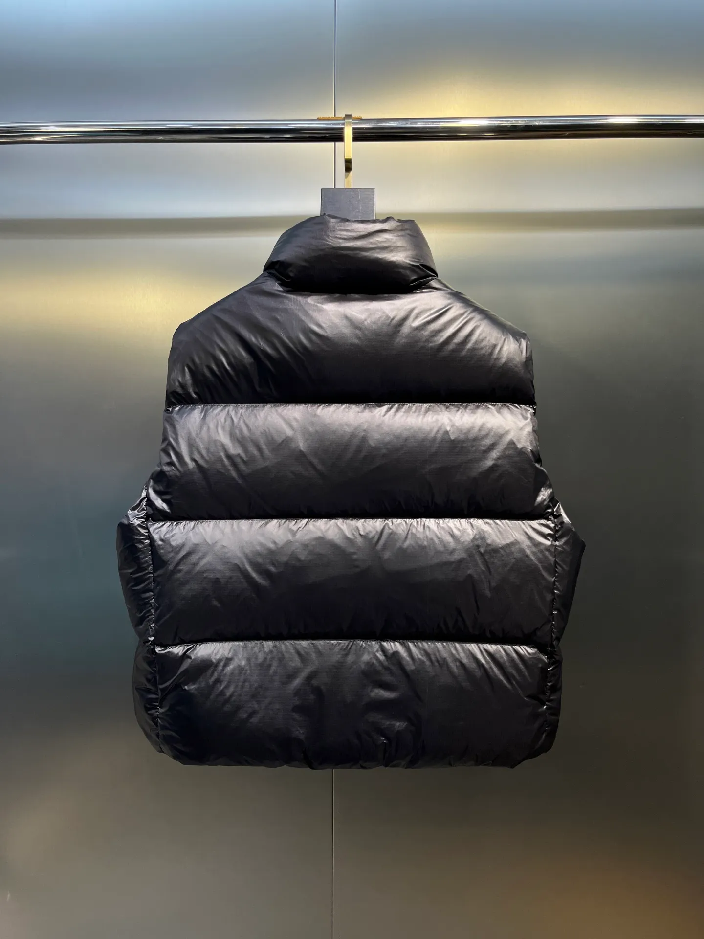 P540 🇨🇦Canada Goose""🇨🇦🌟 Canada Goose Puff Down Vest has always been recognized as the warmest down jacket. Various Instagram celebrities, Internet celebrities, and celebrities often wear it for street photos. I make Canada Goose every year, but I still can't get rid of my love for it. No matter how cold the days are, there is no need to be afraid, because there is! Filled with 90% white duck down, it is the legendary warmest down jacket and is known as a must-have for Arctic outdoor sports! The most popular down jacket in the world, celebrities are rushing to buy it, it is a must-have!  size：xs-xl